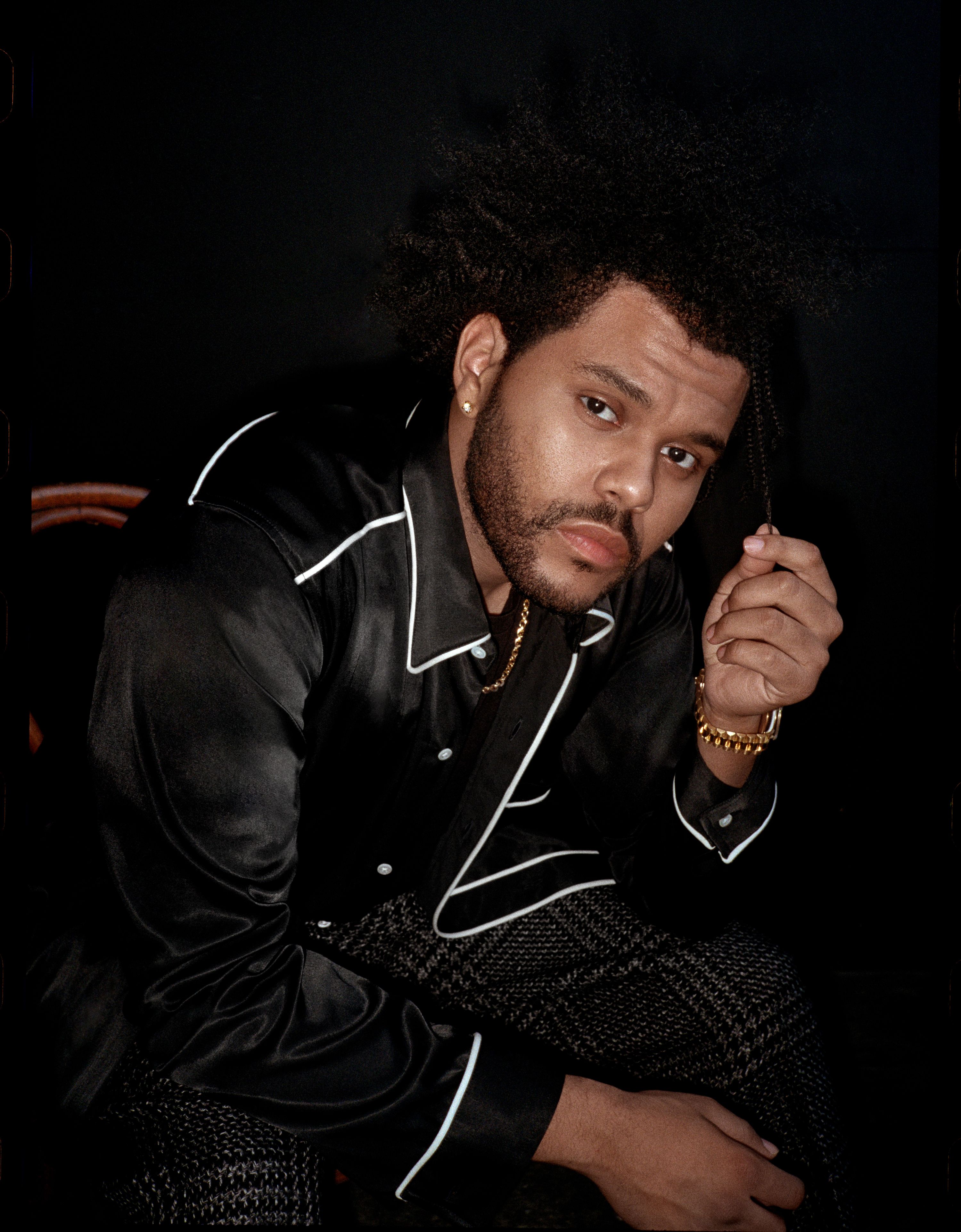 The Weeknd and friends are seen out walking a doberman pinscher on News  Photo - Getty Images