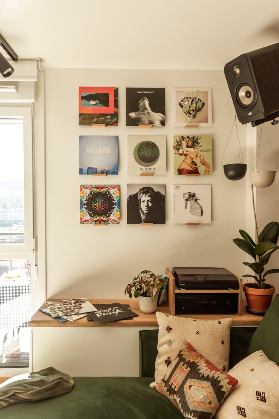 boho studio dan con la clave para transformar una anodina casa de nueva obra en bilbao en una oda al estilo industrial