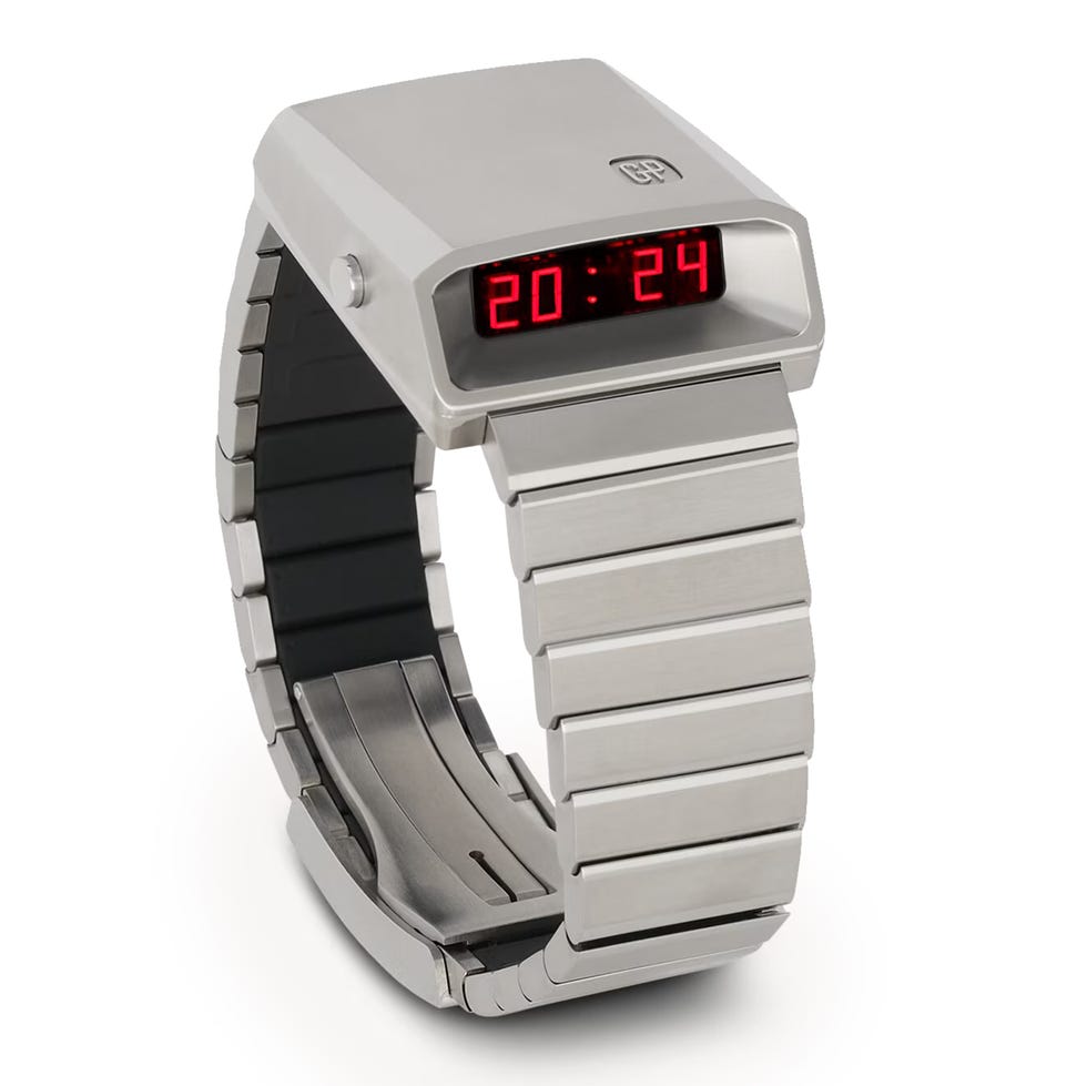 Reloj de pulsera digital con pulsera de acero inoxidable y pantalla LED roja.