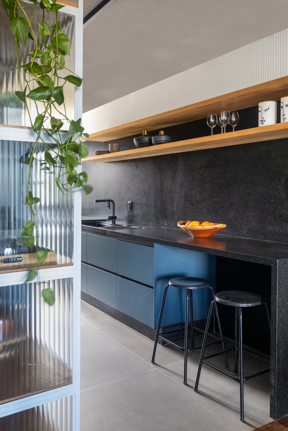 estilo industrial y esencia ochentera en este duplex inspirado en los clasicos lofts neoyorquinos
