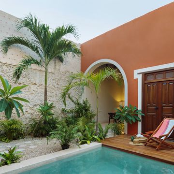 una reforma convierte esta antigua casa colonial en un oasis de historia con piscina y un patio que conecta las estancias entre si