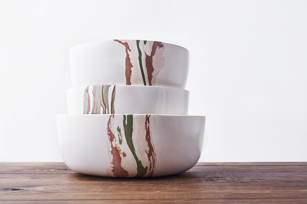 cuencos ceramicos con manchas de colores tierra