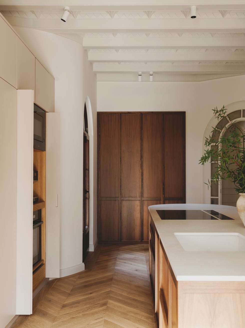 rehabilitar una vivienda contemporanea respetando un edificio historico del siglo xviii