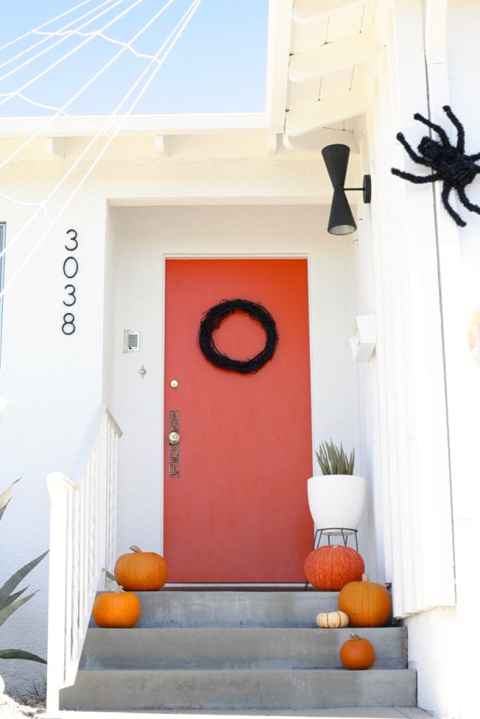 idées de décoration de porte d'Halloween couronne noire