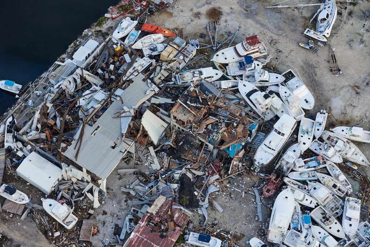 Irma verwoestte boten en gebouwen in de jachthaven Driftwood Marina  Storage op Fat Deer Key