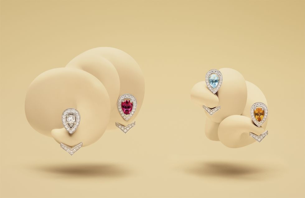 Ear, Jewellery, Earrings, Ring, Fashion accessory, Diamond, Engagement ring, Gemstone, Body jewelry, Metal, 