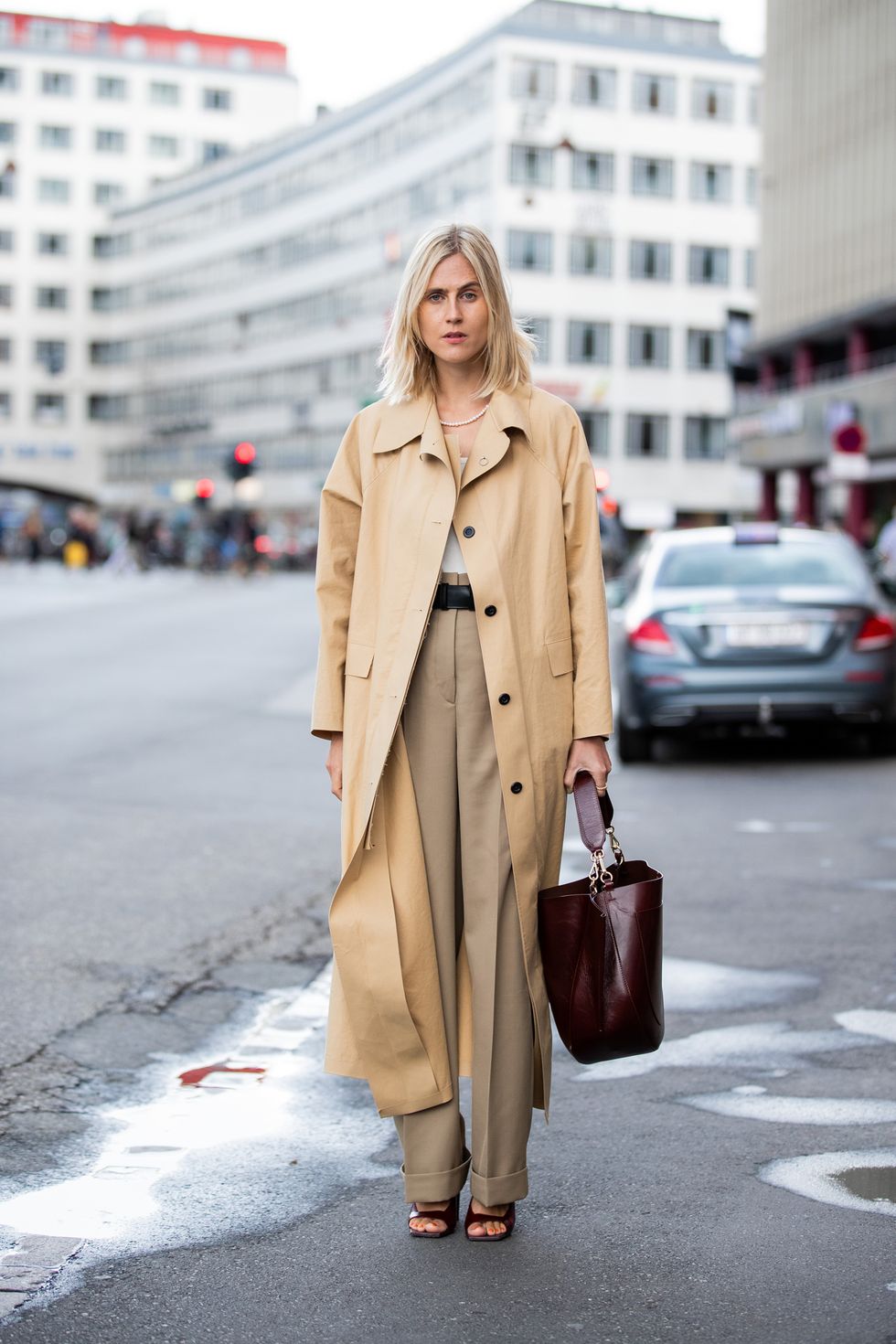 Clothing, Trench coat, Street fashion, Coat, Fashion, Outerwear, Brown, Beige, Overcoat, Snapshot, 