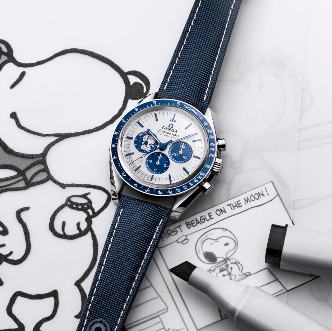 Review: 5 Things You Should Know Before You Buy The Omega Speedmaster  Silver Snoopy