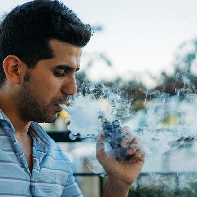 E-cigs still emit second-hand smoke