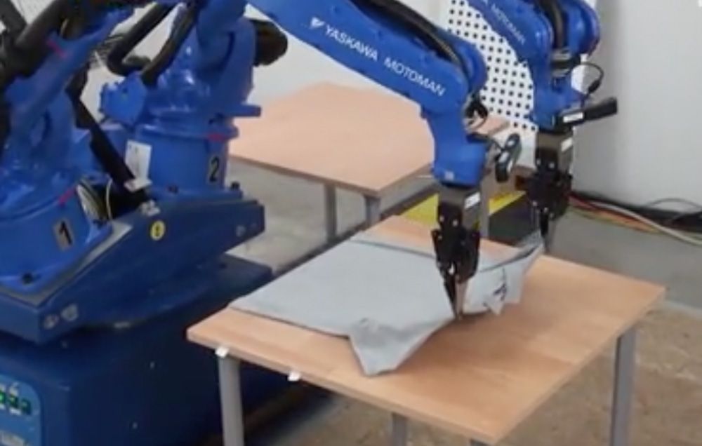 clothes folding robot