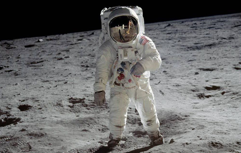 buzz aldrin tweets story behind iconic picture