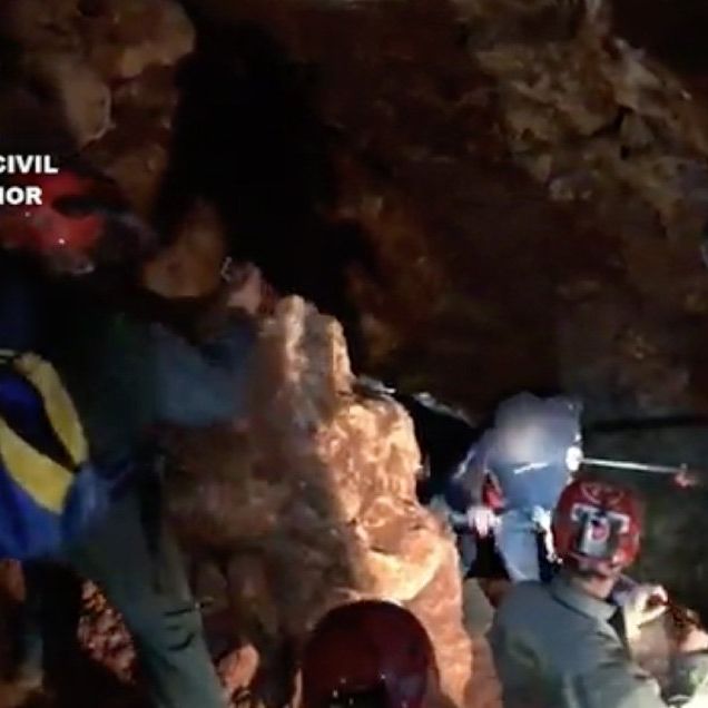 cave diver survives 60 hour nightmare stuck underwater