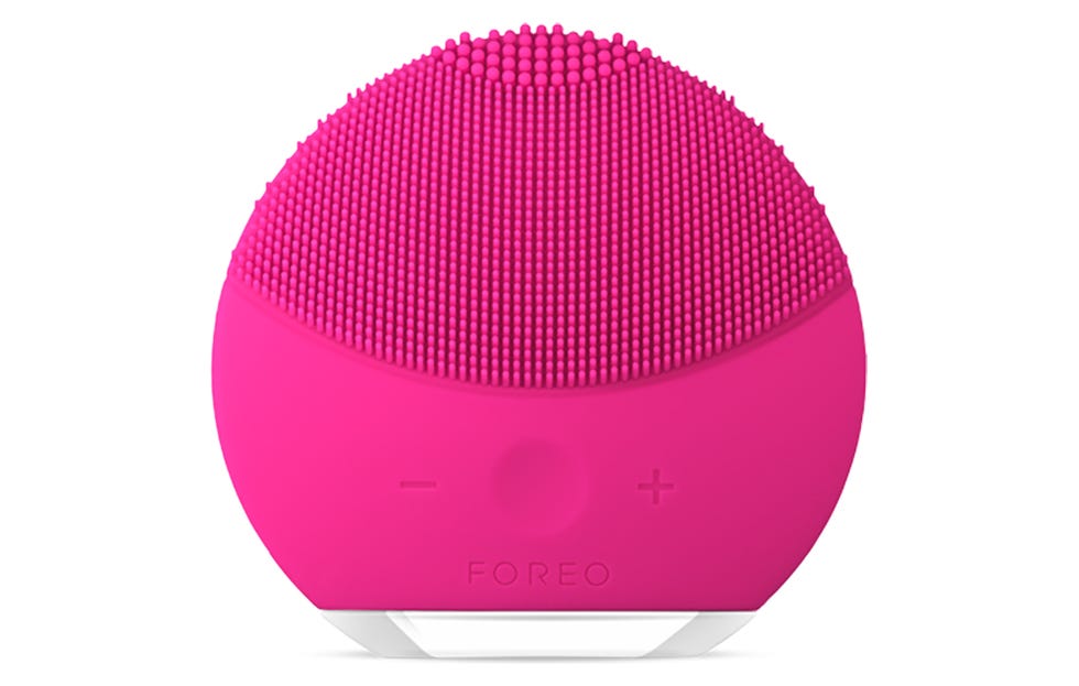 https://hips.hearstapps.com/hmg-prod/images/701/foreo-luna-mini-2-1504045703.jpg?resize=980:*