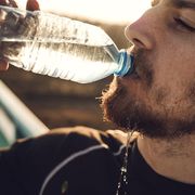 ​5 Signs You’re Dehydrated That Have Nothing to Do With Thirst 