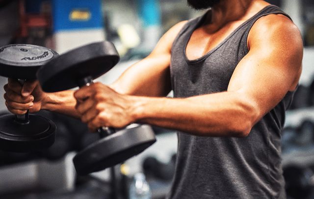 Mistakes men make while lifting weights: How to correctly do