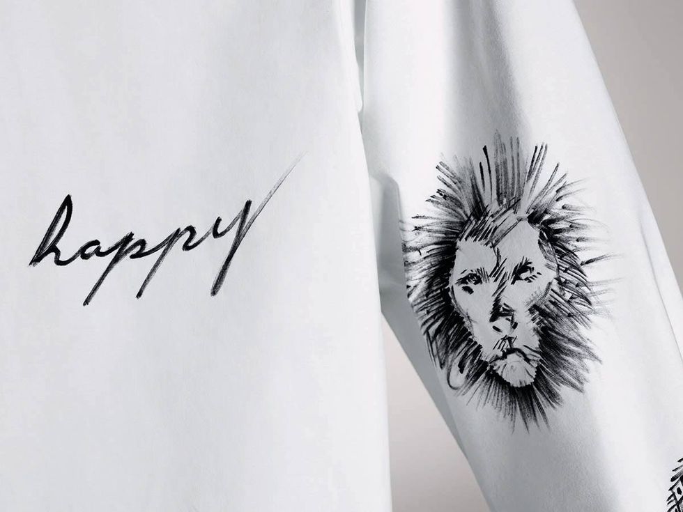 卡爾團隊發起Tribute to Karl活動，與名人們聯名設計卡爾拉婓格（ Karl Lagerfeld）生前最愛的白襯衫
