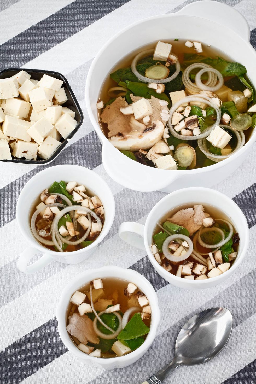 Cómo preparar sopa de fideos chinos con espinacas