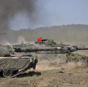 a polish leopard 2a tank maneuvers past a us army m1a2 abrams tank to execute a counter attack during a defender europe 22 multinational live fire training, drawsko pomorskie, poland, may 17, 2022 defender europe 22 is a series of us army europe and africa multi national training exercises in eastern europe the exercise demonstrates us army europe and africa’s ability to conduct large scale ground combat operations across multiple theaters supporting nato us army photo by capt tobias cukale