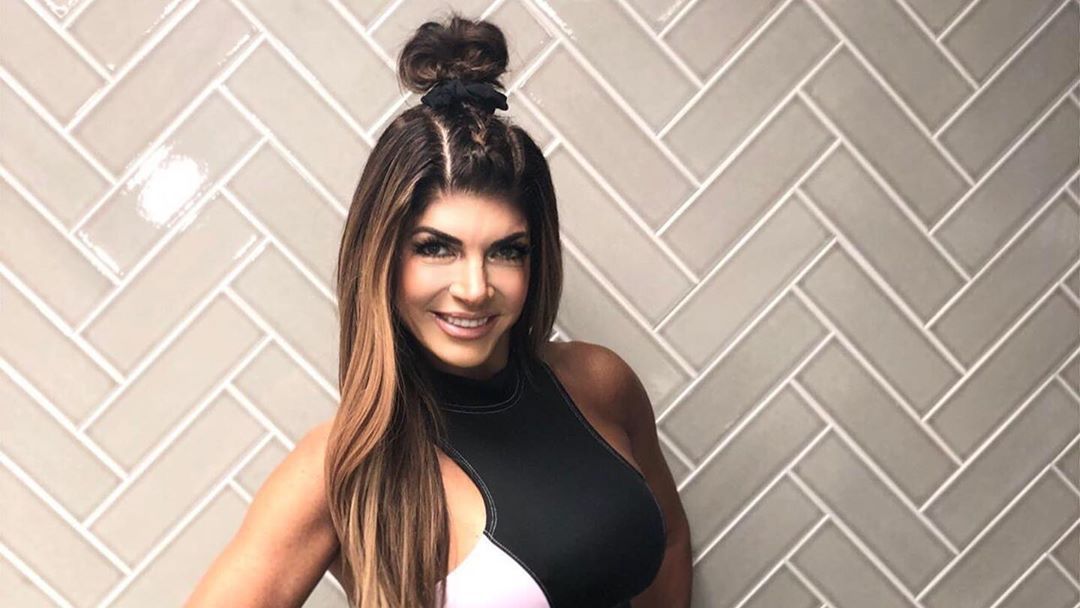 1080px x 608px - Teresa Giudice Shows Off Toned Abs And Arms In New Instagram Post