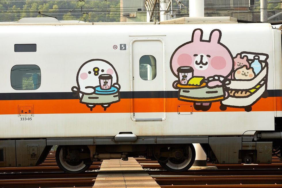 Transport, Train, Rolling stock, Graffiti, Vehicle, Mode of transport, Railway, Railroad car, Art, Street art, 