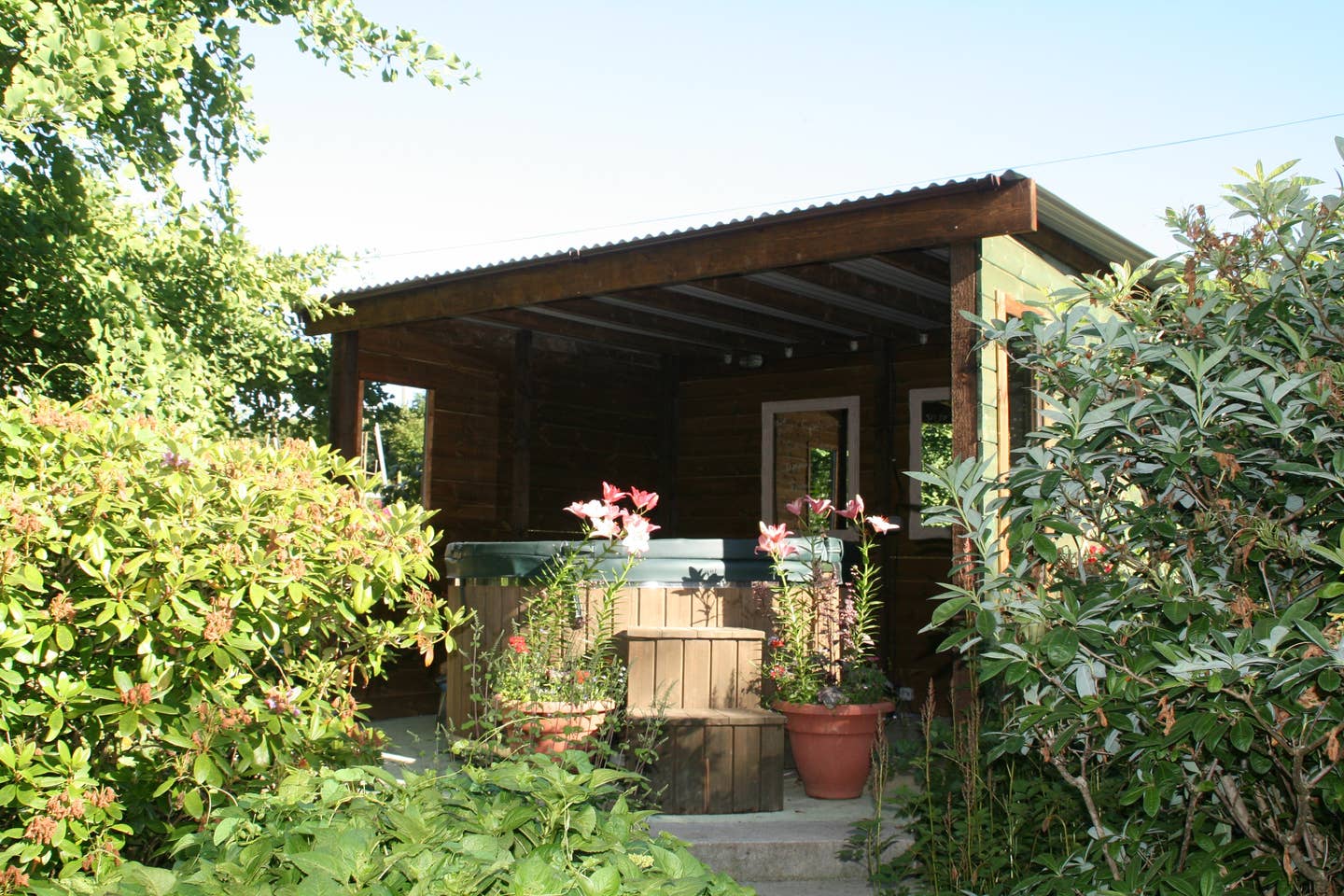15 best airbnb's with hot tubs   women's health uk
