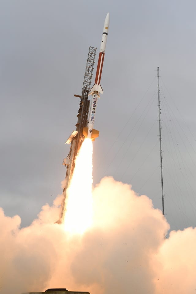 île de wallops, va 26 oct. 2022 la marine américaine lance un missile hypersonique lors d'un test ahpo des programmes de systèmes stratégiques de la marine ssp et du bureau de projet hypersonique de l'armée, 26 oct. 2022 le deuxième tempo opérationnel élevé pour la campagne de vol hypersonique lancée à 230 h est de la nasa installation de vol de wallops marine américaine photo