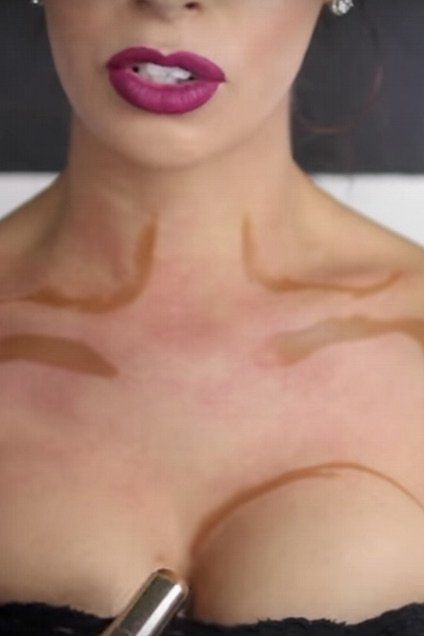 woman contouring boobs