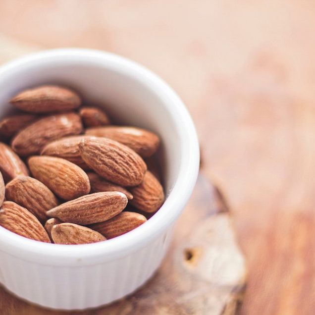 Eating This Many Almonds Can Help You Lose Belly Fat