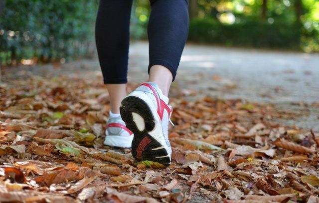 These 4 Walking Workouts Blast Calories in 10 Minutes or Less