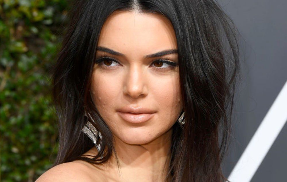 kendall jenner responds to critics of her acne at the golden globes with moving tweet