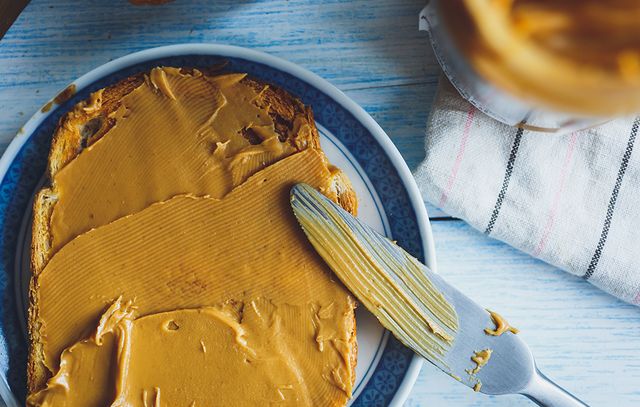 Almond Butter Nutrition: Benefits, Calories and Recipes