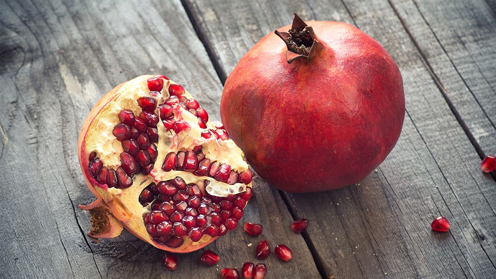 How To Cut and De-seed a Pomegranate (+ video!) - Everyday Delicious