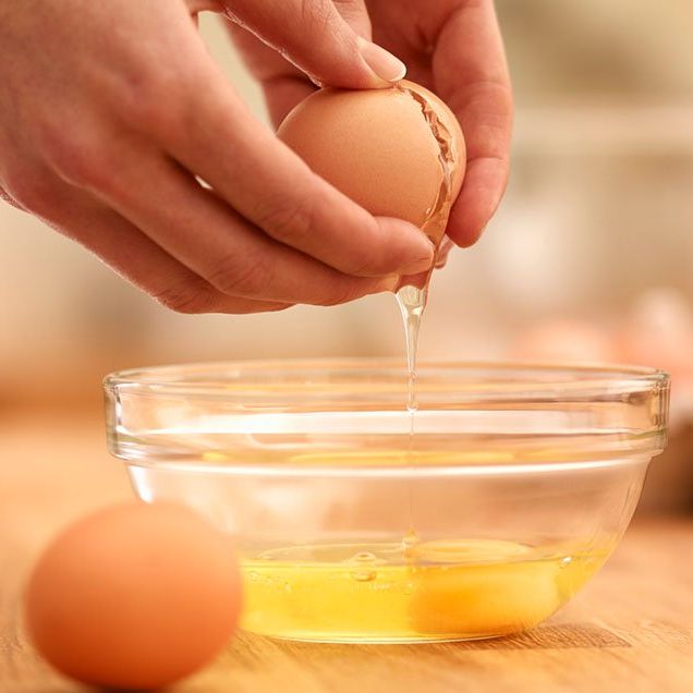 are raw eggs safe to eat