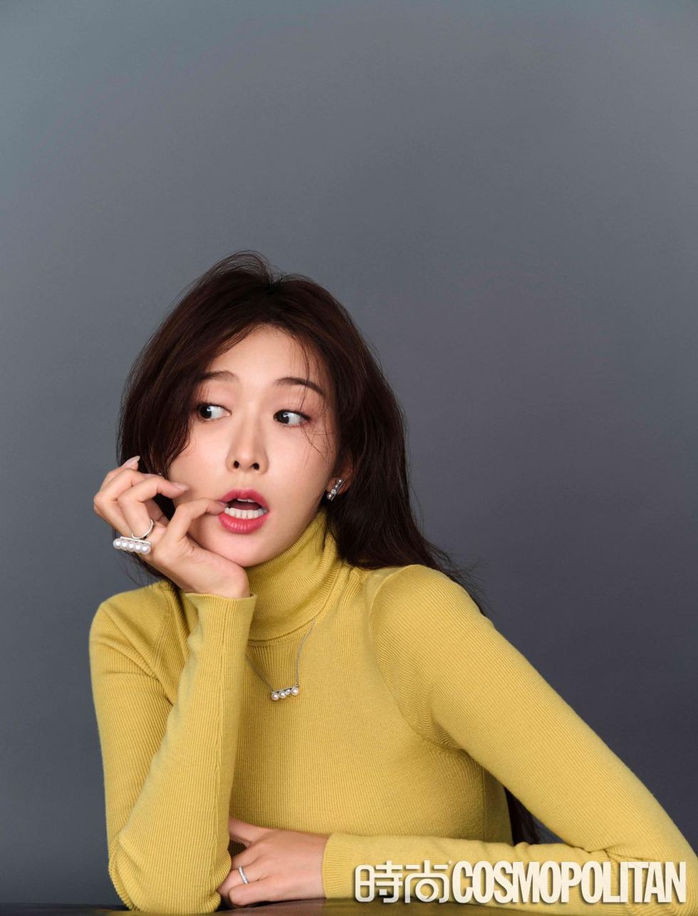 Yellow, Beauty, Chin, Lip, Forehead, Neck, Photography, Mouth, Sitting, Gesture, 