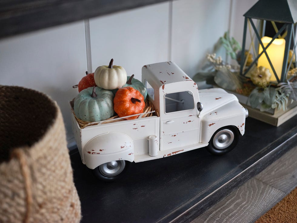 Vehicle, Car, Scale model, Model car, Toy vehicle, Miniature, Classic car, Classic, 