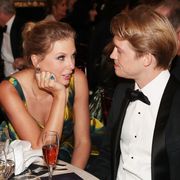 taylor swift and joe alwyn at the golden globes