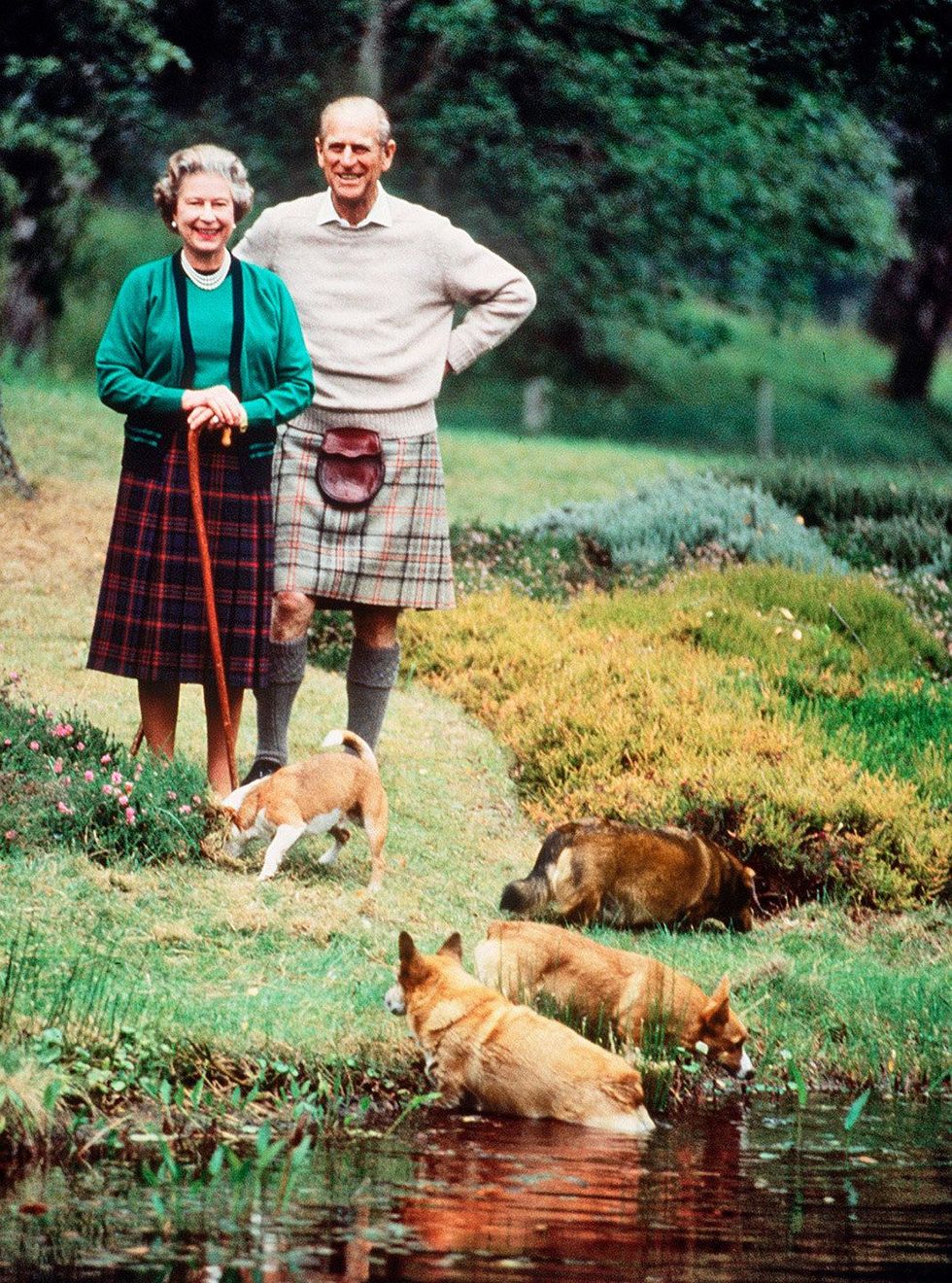 英國女王傷心告別最後一隻柯基... 皇室柯基的時代正式終結，只因她說：「我不想死後留下孤單的幼犬」