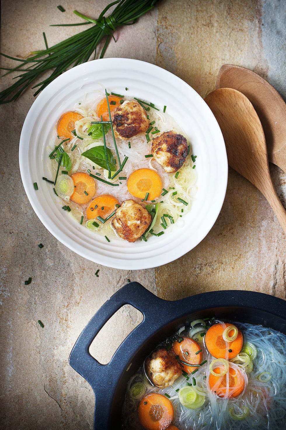 sopa oriental con albóndigas