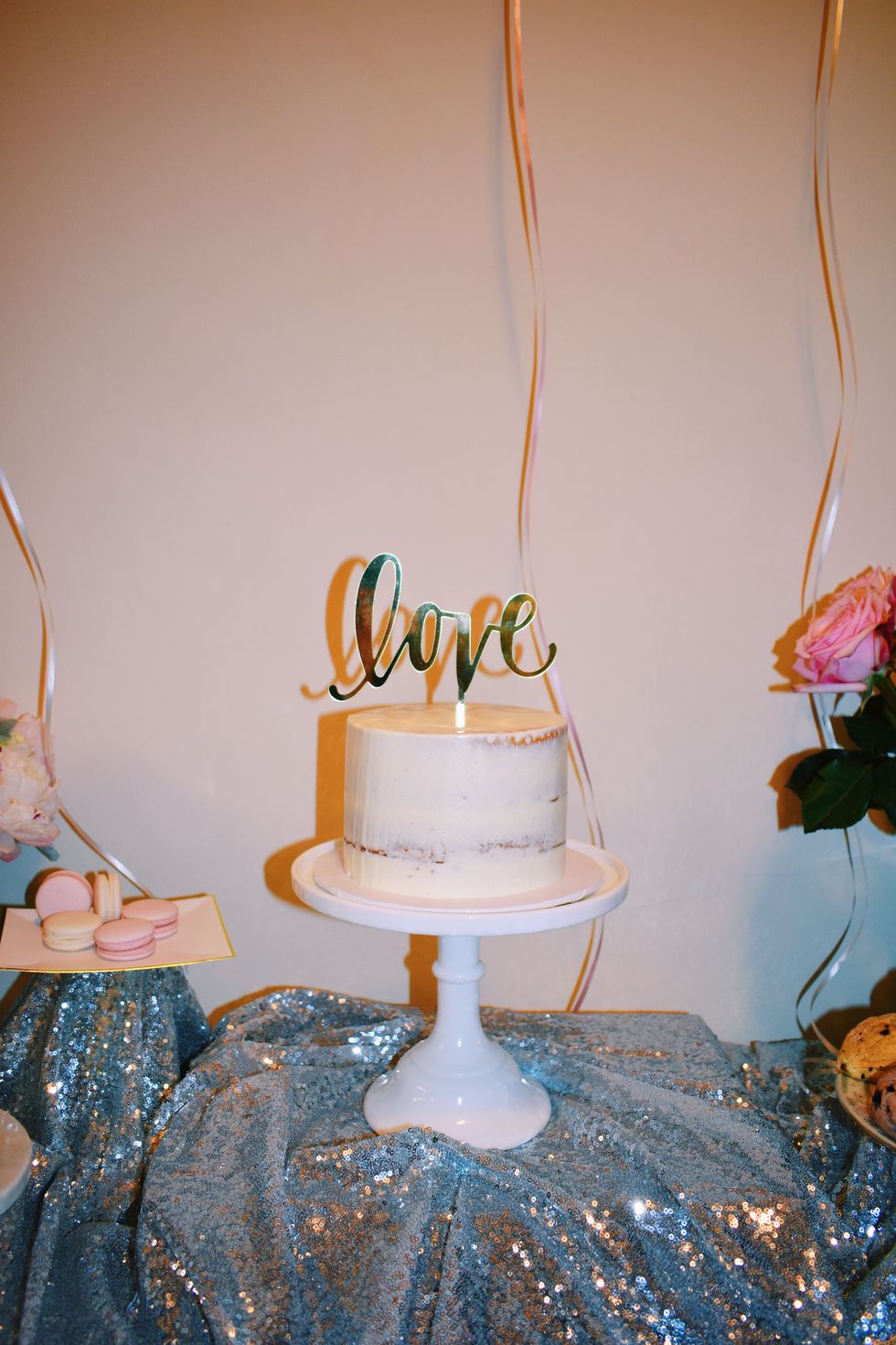 Cake, Sugar paste, Buttercream, Icing, Fondant, Cake decorating, Pink, Wedding ceremony supply, Dessert, Wedding cake, 