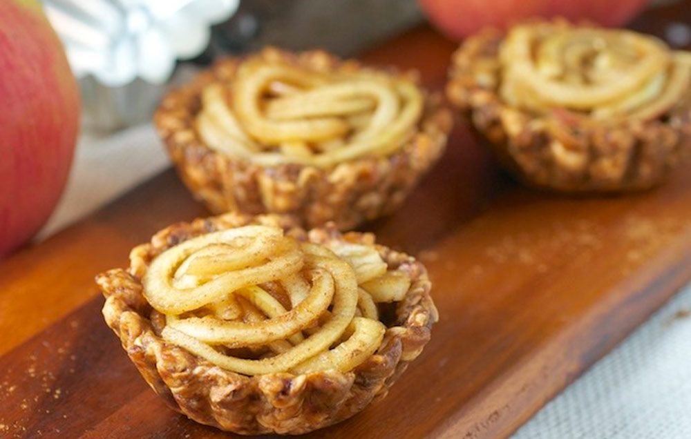 https://hips.hearstapps.com/hmg-prod/images/7c998-apple-tartlets-opener-tn-1470871400.jpg