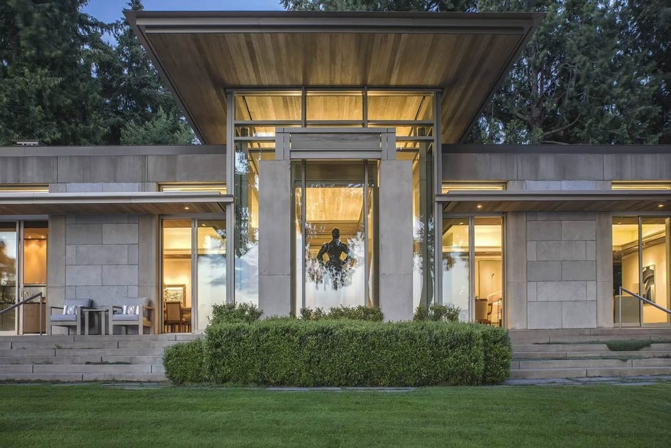 jeff bezos's former home, the american palace by o﻿lson kundig, sits on lakefront property in hunts point, washington.
