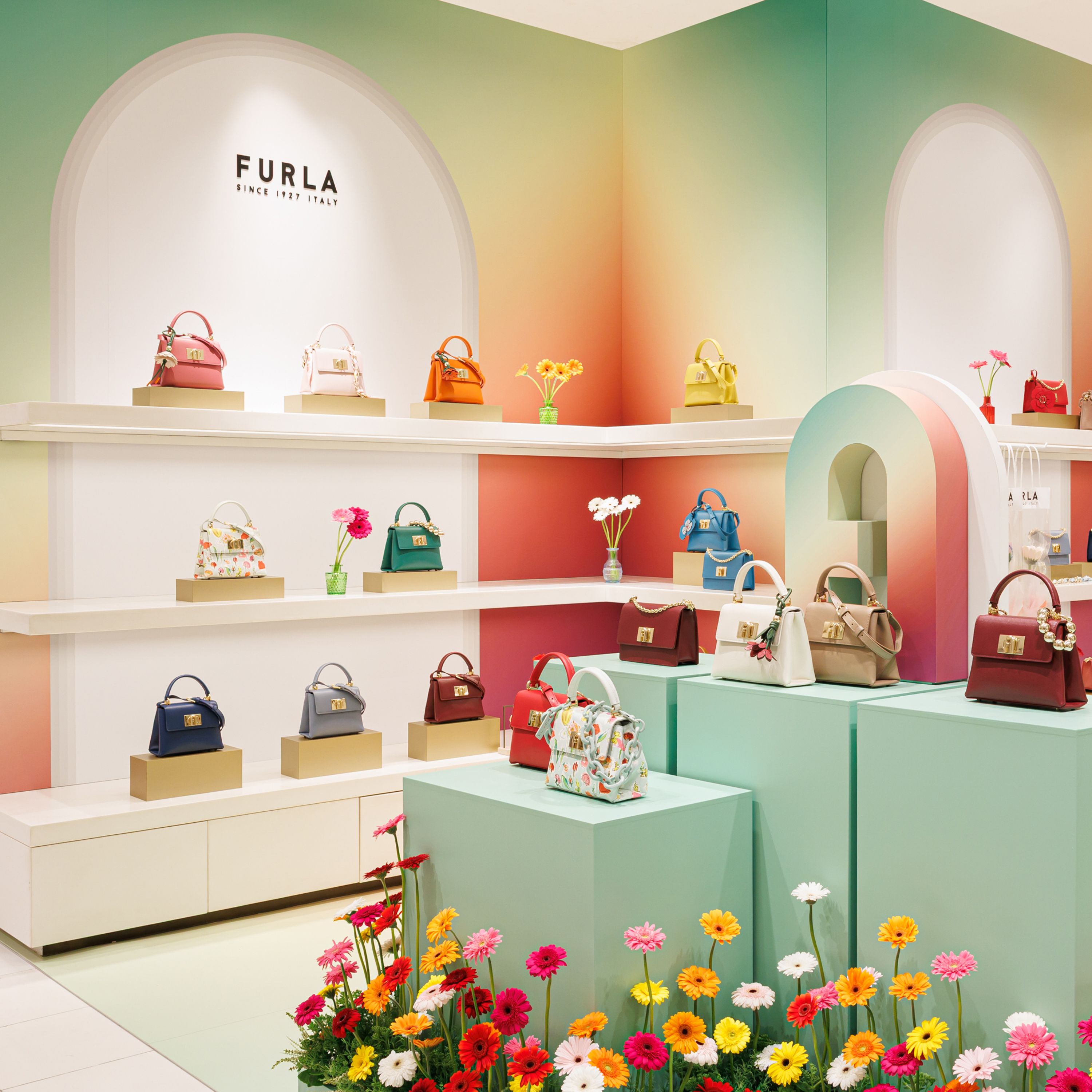 【SALE／55%OFF】 フルラ」が期間限定ポップアップストア”FURLA 1927”を開催 洋書