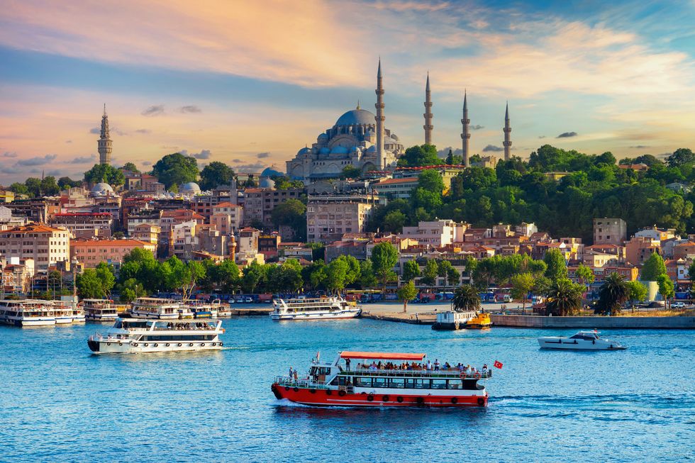 全球12個不容忽視的旅遊城市！外國旅客最愛的基隆夜市、世界首都之稱的伊斯坦堡，走遍全球此生必訪的城市
