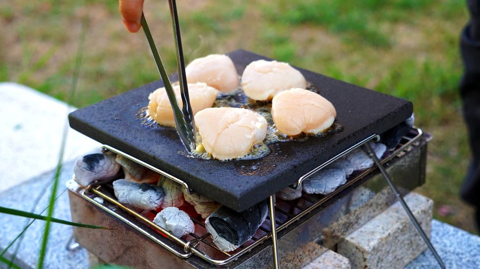 中秋烤肉架、烤肉盤推薦！pinkoi精選8款bbq派對必備迷你攜帶、雙面煎烤等多功能質感烤盤組