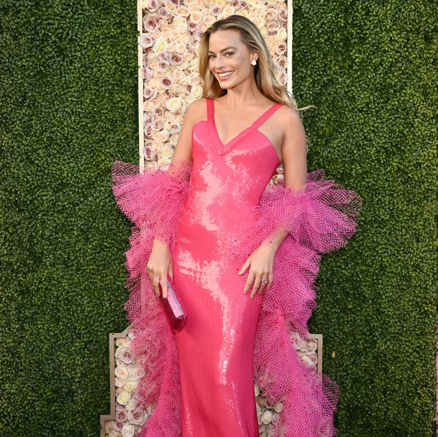瑪格羅比完全真人版芭比！金球獎紅毯的粉紅禮服也向「她」致敬 出道以來的最美穿搭造型回顧