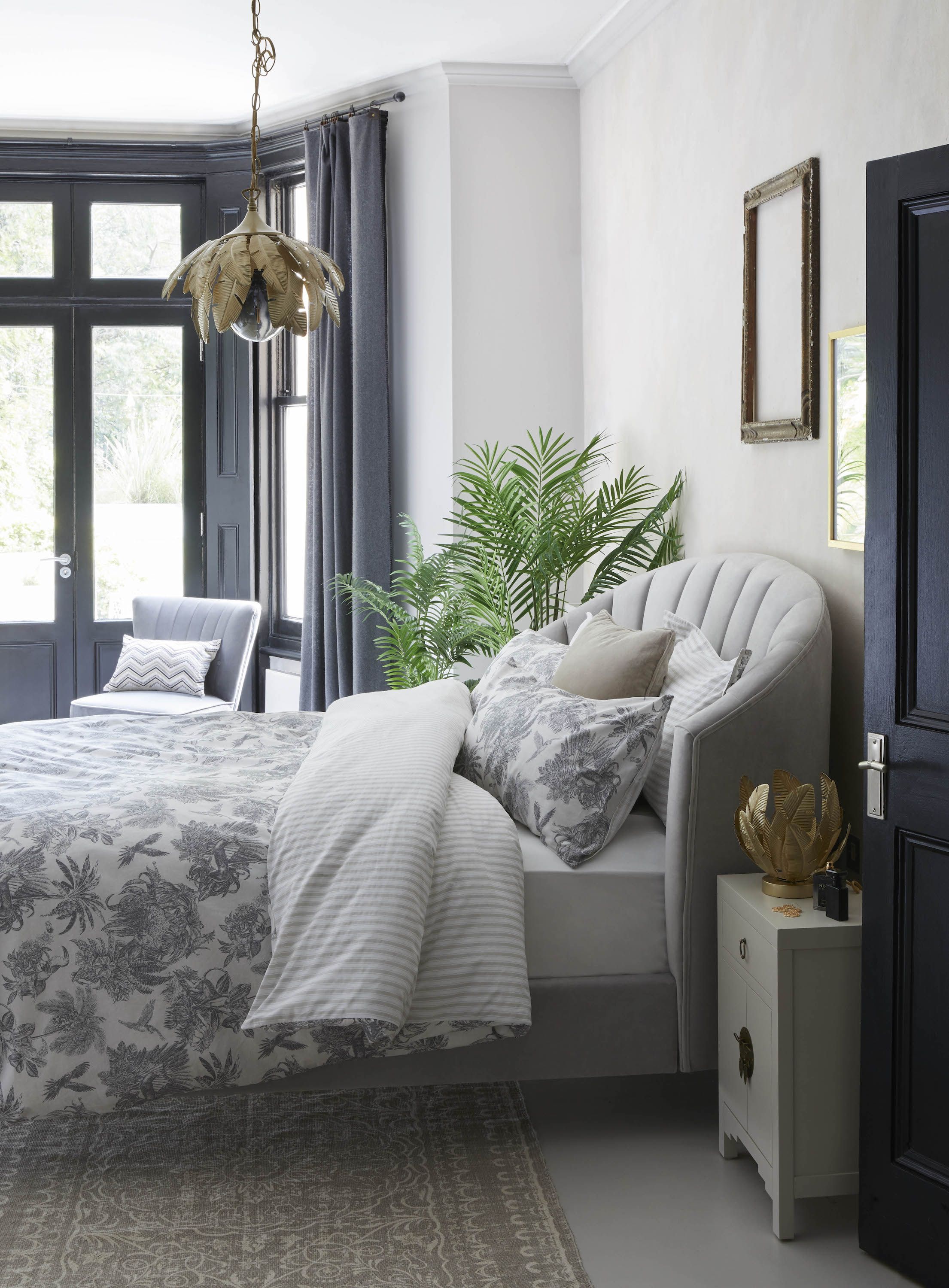 26 Grey Bedroom Ideas - Grey Bedroom