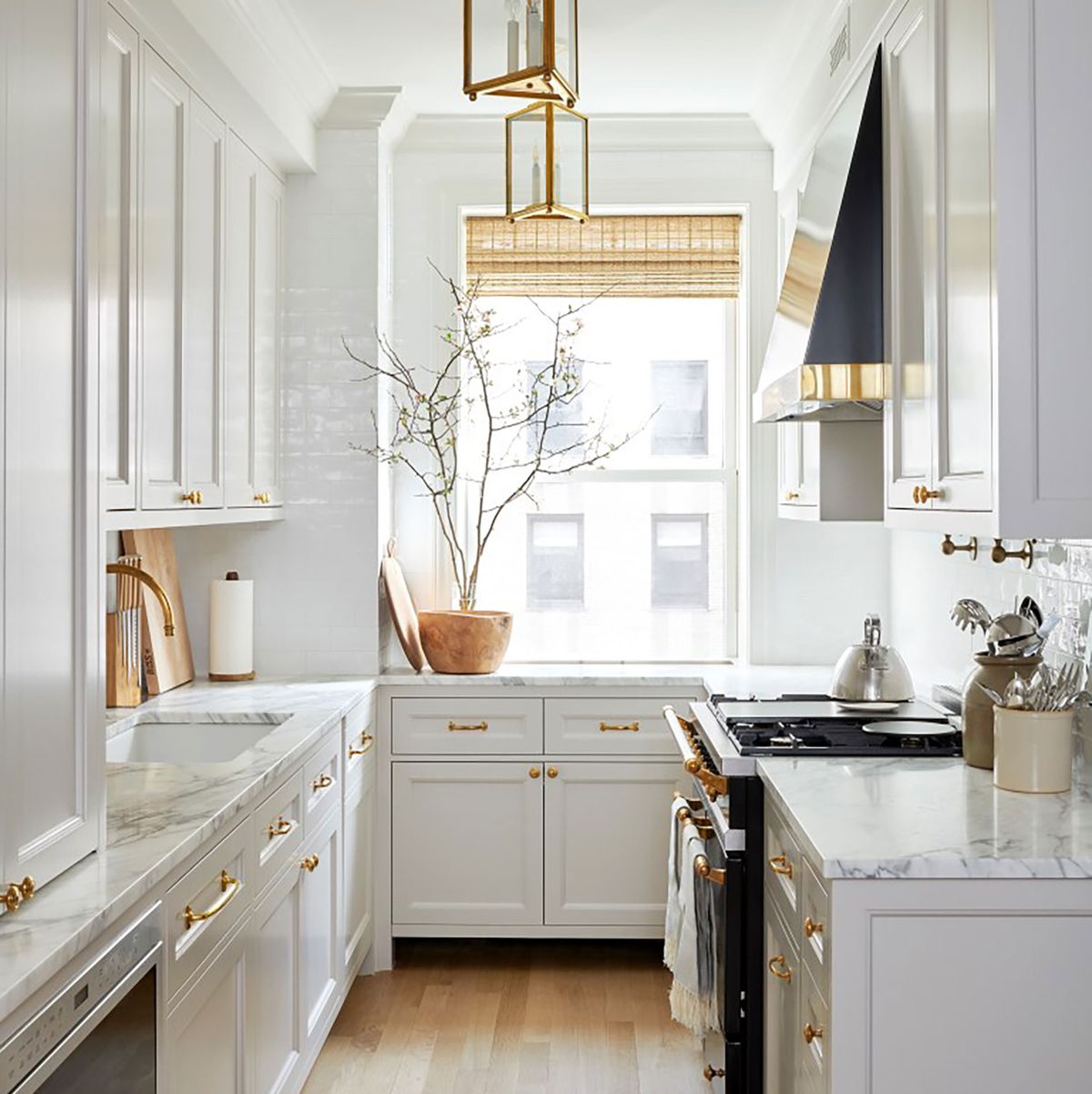 White And Gold Kitchen Decor: Elegant Tips for Stylish Spaces