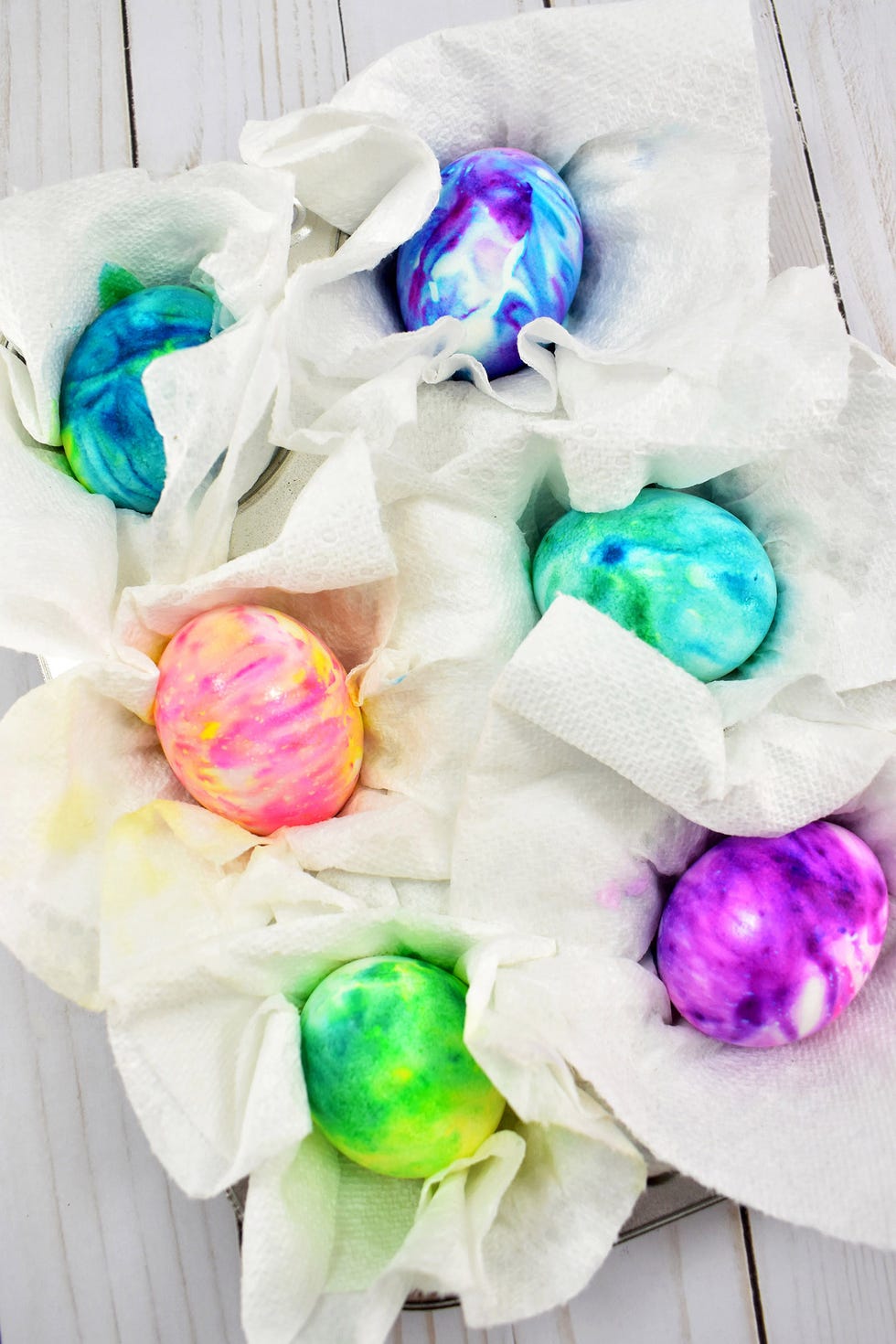 How to Make Shaving Cream Easter Eggs - Dyeing Easter Eggs With Shaving ...