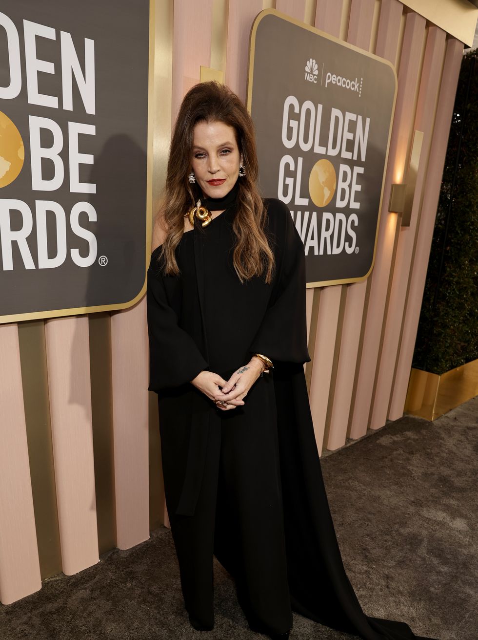 lisa marie presley posing for a photo at the golden globes red carpet