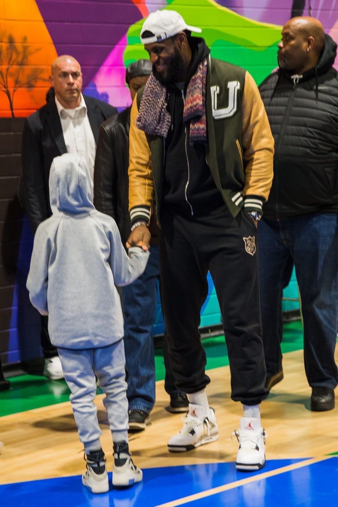 LeBron James Steps Out in Very Tight Sweatpants: Photo 3603253